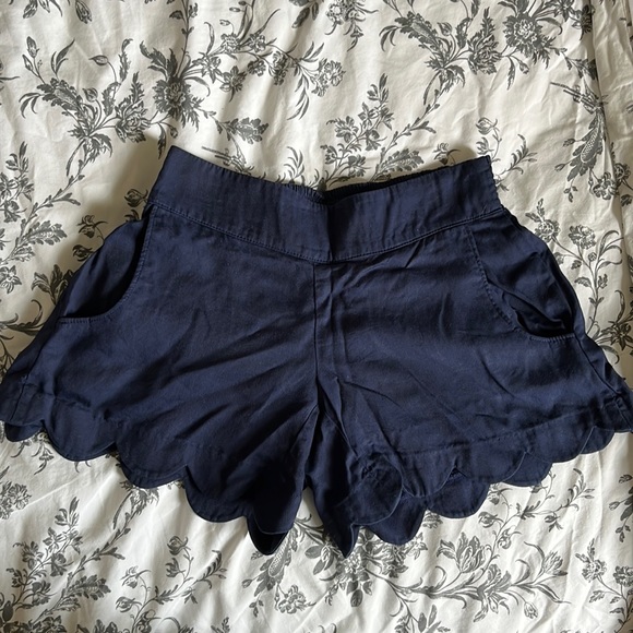 Lilly Pulitzer scalloped shorts in navy blue size XXS - Picture 1 of 5